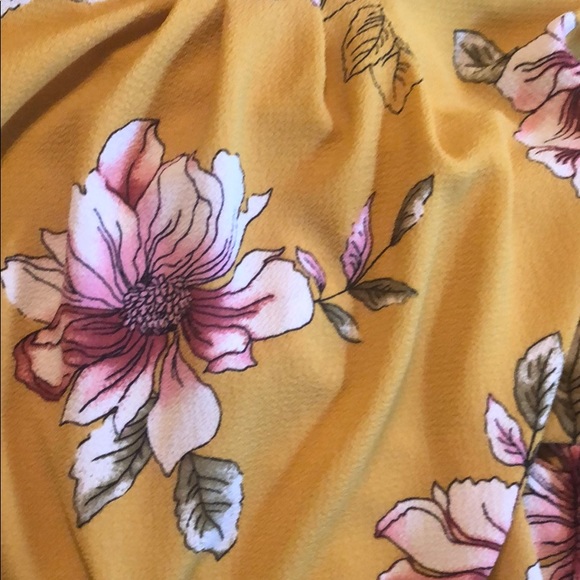 Flowered blouse - Picture 8 of 8